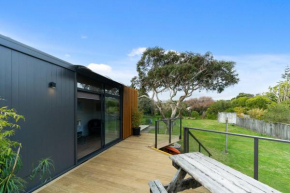 Calapso Cottage - Waikanae Beach Holiday Home